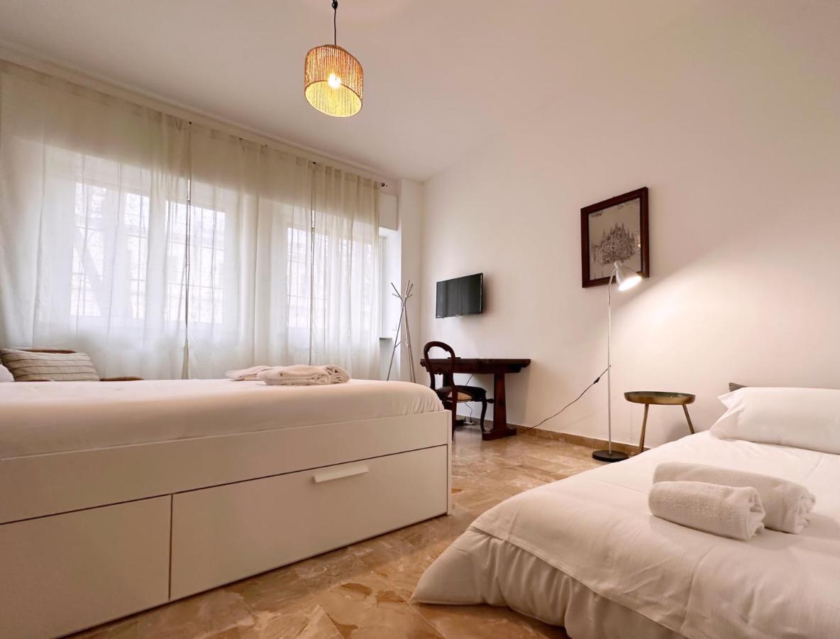 Orea Spiti - Drawings In Teodosio Appartement